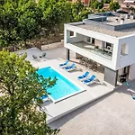 & Blue By Interhome Vila