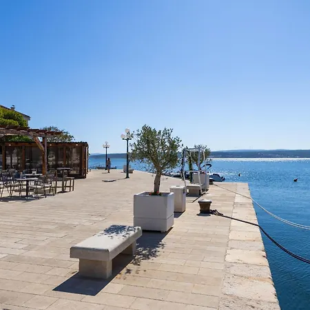 Villa & Blue By Interhome
