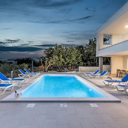 ヴィラ & Blue By Interhome マスレニツァ