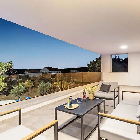 & Blue By Interhome * マスレニツァ