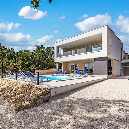 & Blue By Interhome マスレニツァ