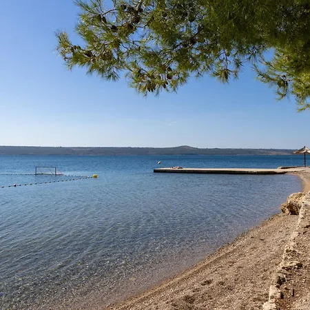 & Blue By Interhome マスレニツァ